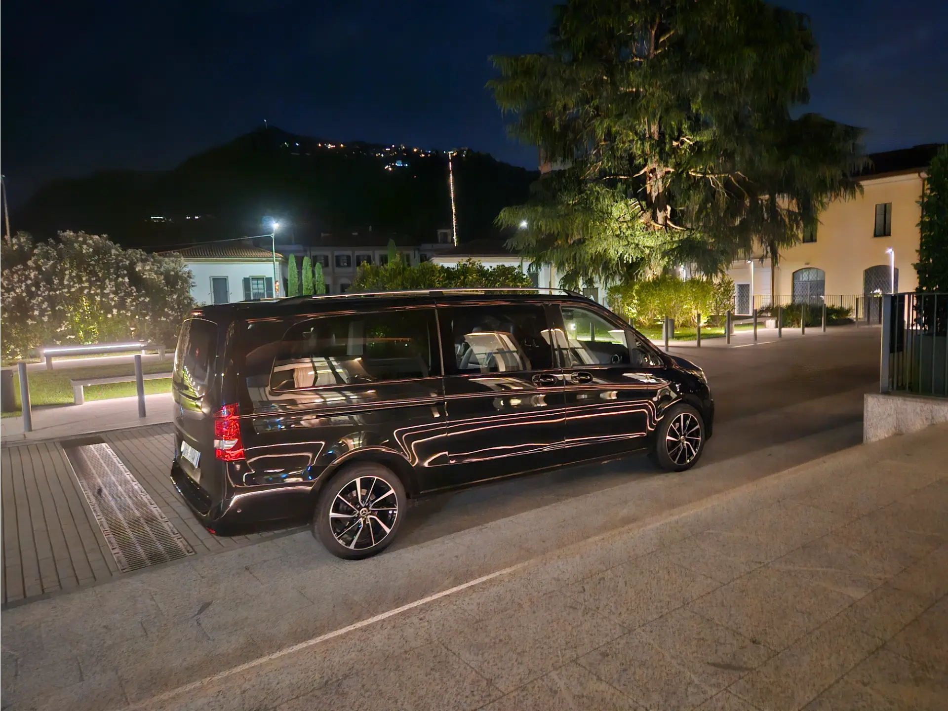 Mercedes Classe V - Como Comfort Taxi/NCC Mercedes Classe V - Como Comfort Taxi/NCC
